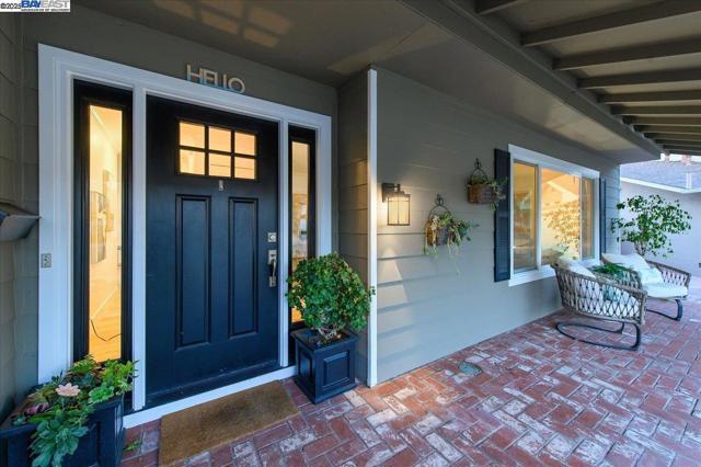 4839 Merganser Ct, Pleasanton CA: https://media.crmls.org/mediaz/b847a81e-b54a-4b8c-8a33-9b63398542f0.jpg