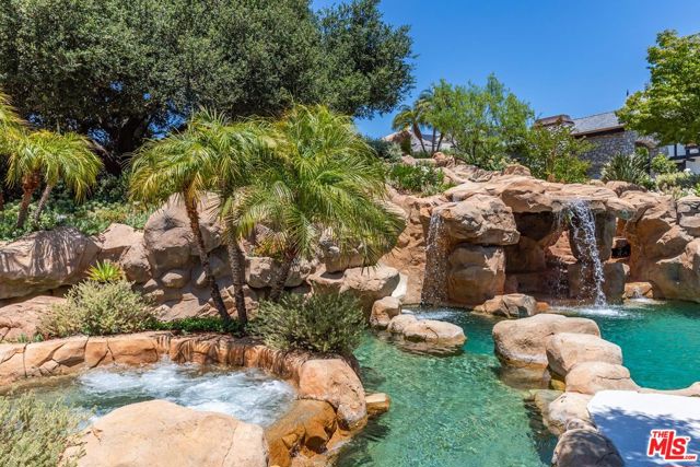 5076 Island Forest Place, Westlake Village CA: https://media.crmls.org/mediaz/b847ae13-da62-403a-8b0f-3f4812d7a390.jpg