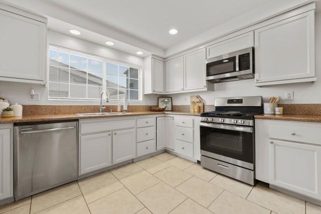 Detail Gallery Image 12 of 39 For 6865 Airoso Ave, San Diego,  CA 92120 - 3 Beds | 2 Baths