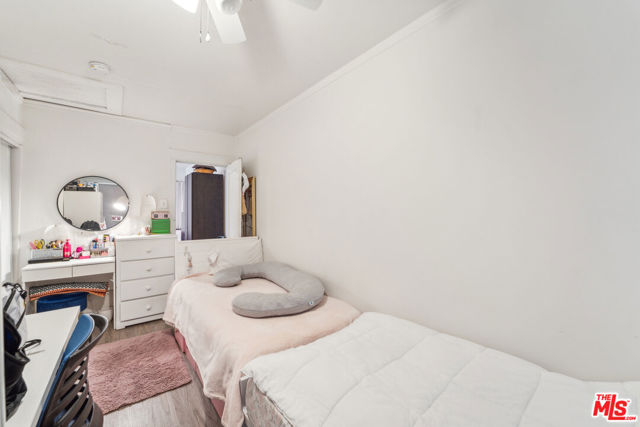 1946 S La Salle Avenue, Los Angeles CA: https://media.crmls.org/mediaz/b847f522-714b-4b33-b555-5a6bf7aa8f3e.jpg