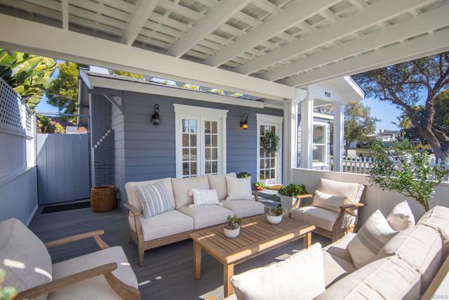 950 Olive Ave, Coronado CA: https://media.crmls.org/mediaz/b8483edb-33c9-4057-89aa-bf1e724e1027.jpg