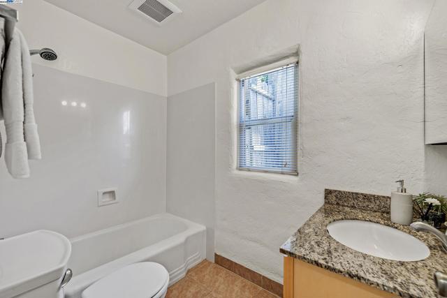 22756 Bayview Ave, Hayward CA: https://media.crmls.org/mediaz/b8487096-ddc1-4e55-899f-c83fdc1822be.jpg