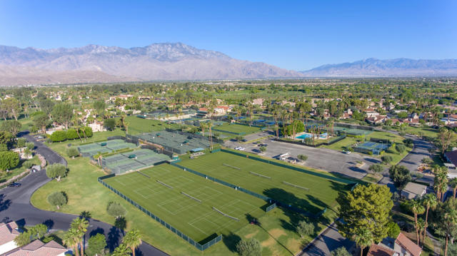 56 Oakmont Drive, Rancho Mirage CA: https://media.crmls.org/mediaz/b848ab58-c140-4097-9264-63259a245c98.jpg