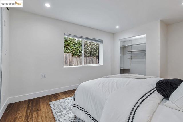 7900 Michigan Ave, Oakland CA: https://media.crmls.org/mediaz/b84a924d-1a49-4ffe-bdf1-7243b9c1d676.jpg