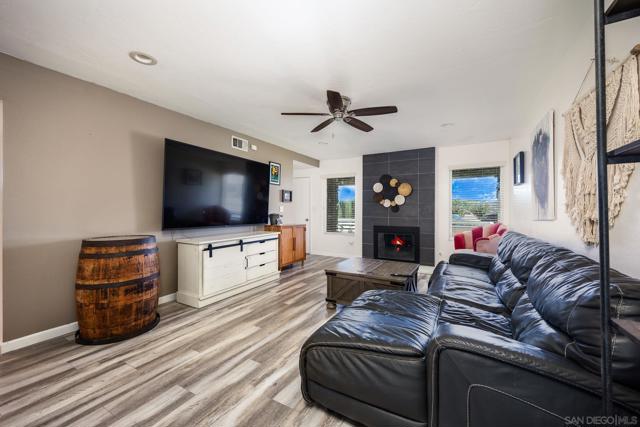 13306 Tawanka Dr, Poway CA: https://media.crmls.org/mediaz/b84ad084-3e75-4160-ba6b-31c22cd7fe09.jpg