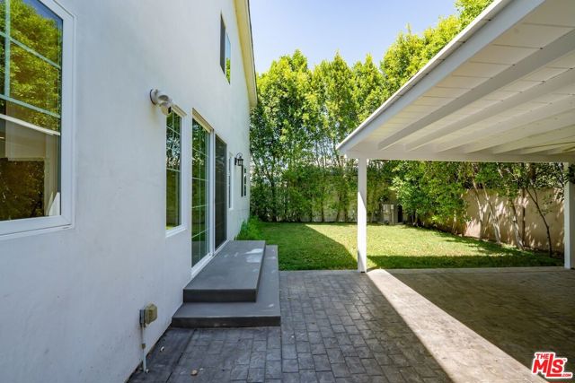 5114 Cedros Avenue, Sherman Oaks CA: https://media.crmls.org/mediaz/b84ba947-f4fd-45fe-a65d-028faea8a401.jpg