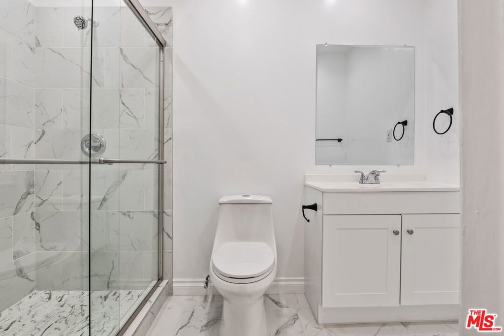 https://media.crmls.org/mediaz/b84c1829-54ba-4dd7-8a6b-1b6910e7ce57.jpg?preset=X-Large