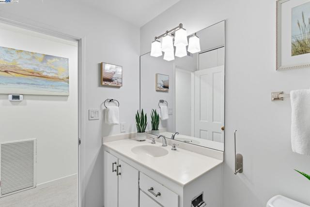 156 Lombard St, San Francisco CA: https://media.crmls.org/mediaz/b84c40c5-9eb5-46e1-a6d4-8cfc5e06819a.jpg