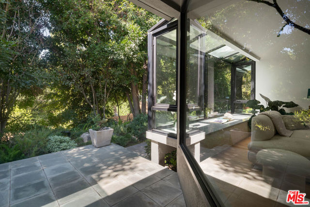 7640 Woodrow Wilson Drive, Los Angeles CA: https://media.crmls.org/mediaz/b84c62a0-4032-4a67-a31b-436898941472.jpg