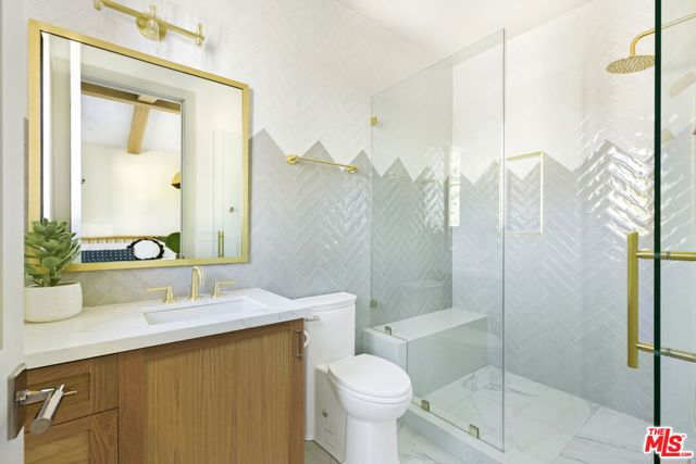 6310 Mirror Lake Drive, Los Angeles CA: https://media.crmls.org/mediaz/b84c7ff3-ea97-4706-b415-cd506c53d7b6.jpg