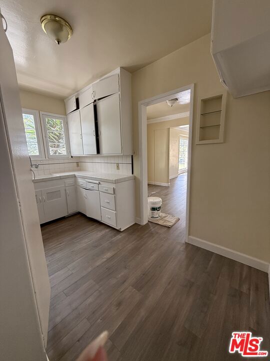 4196 5th Avenue, Los Angeles CA: https://media.crmls.org/mediaz/b84ce7fd-9488-41db-b49e-cd252f2e359d.jpg