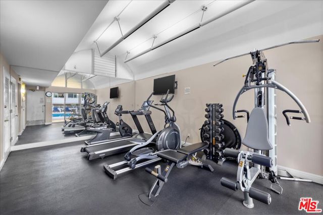 1333 S Beverly Glen Boulevard, Los Angeles CA: https://media.crmls.org/mediaz/b84d21fd-a262-45b9-843b-84b0c918fb3f.jpg