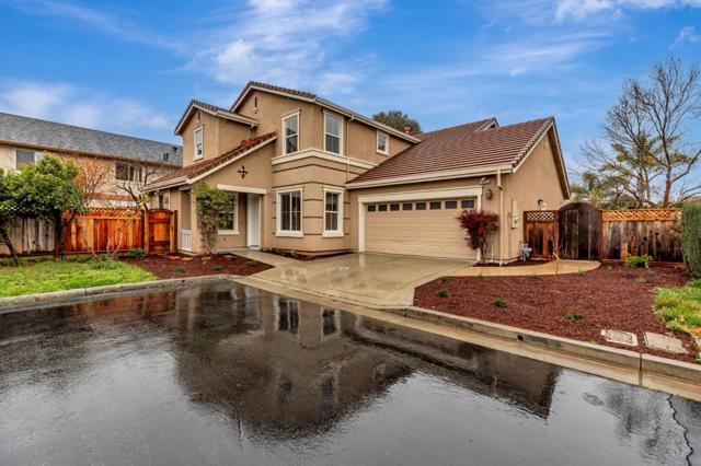9135 Desiderio Way, Gilroy CA: https://media.crmls.org/mediaz/b84d8802-cb9c-400b-b901-558b229f98a6.jpg