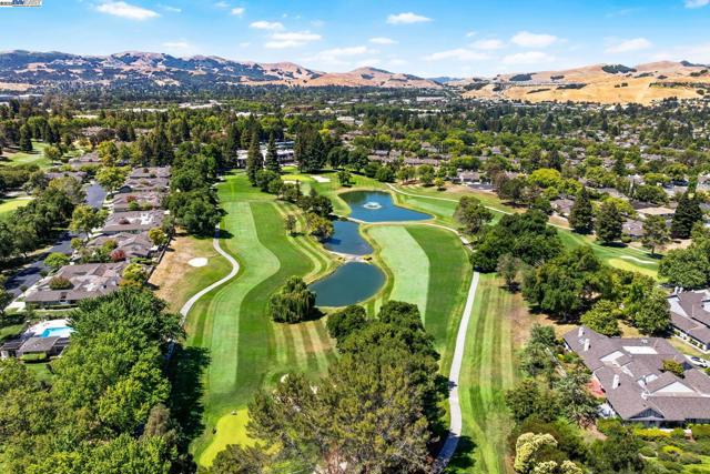 711 Glen Eagle Ct, Danville CA: https://media.crmls.org/mediaz/b84da1fc-2be8-40f9-8d26-8a5a48b4fa3b.jpg