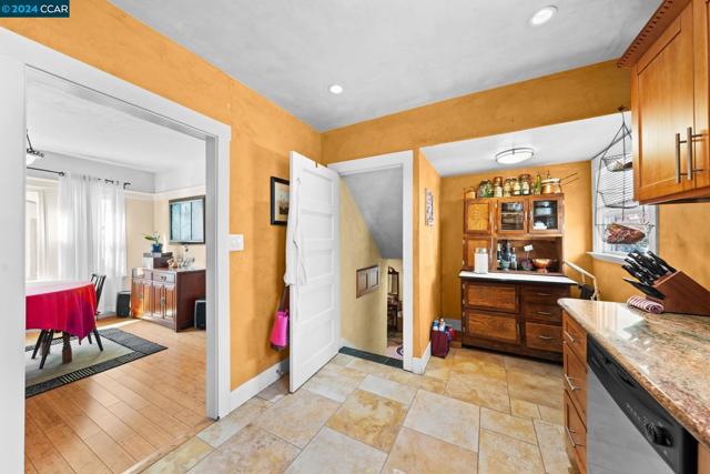 Image 16 of 46 For 2427 35th Ave