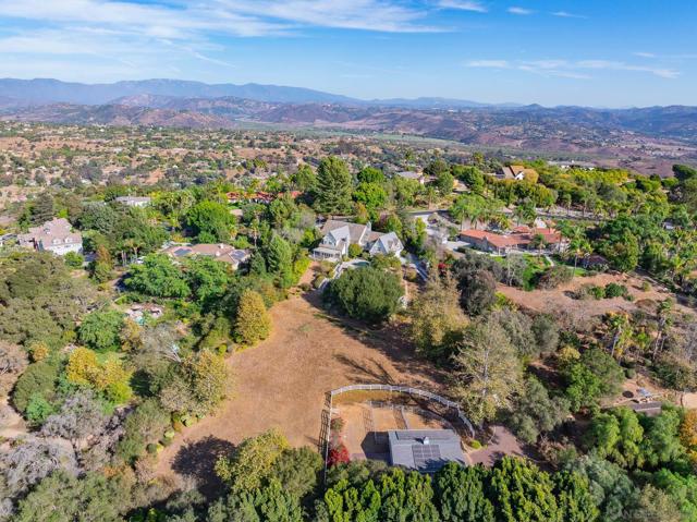 5 Rolling View Lane, Fallbrook, California 92028, 5 Bedrooms Bedrooms, ,5 BathroomsBathrooms,Single Family Residence,For Sale,Rolling View Lane,240024533SD