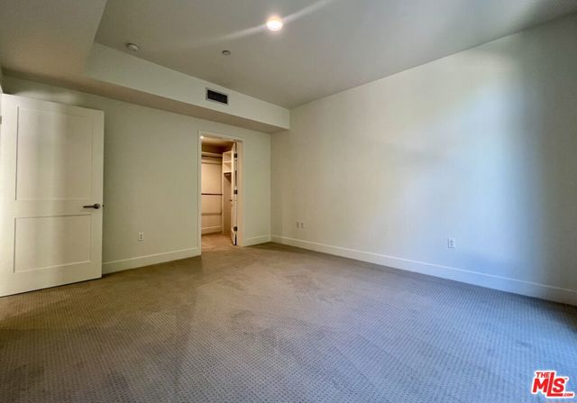 11715 W BELLAGIO Road, Los Angeles CA: https://media.crmls.org/mediaz/b84e121d-240e-46a3-8546-34dde31d2be5.jpg