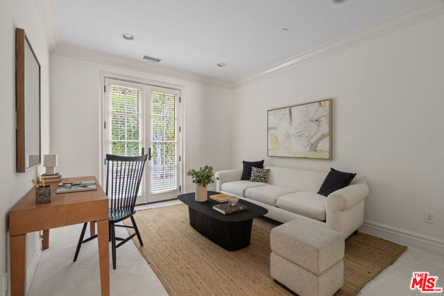 3697 Benedict Canyon Lane, Sherman Oaks CA: https://media.crmls.org/mediaz/b84eb785-b328-4ef5-841d-0c02fc1c3e65.jpg