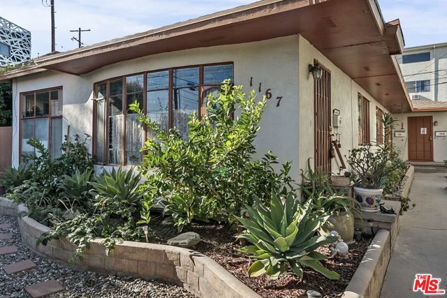 1167 Nelrose Avenue Venice, California Listing price and details are for the entire property. 3 unit triplex - 2 units are 1 bd/1 ba, 1 unit is 2 bd/1 ba. Both 1 bd/1 ba units are occupied. The 2 bd/1 ba unit is currently vacant. Tremendous upside potential to owner-occupants, investors and developers alike.