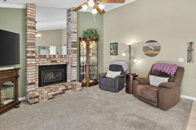 368 Beverly St, Livermore CA: https://media.crmls.org/mediaz/b84f10a4-8d08-40ad-bd90-8ef15ff662d3.jpg