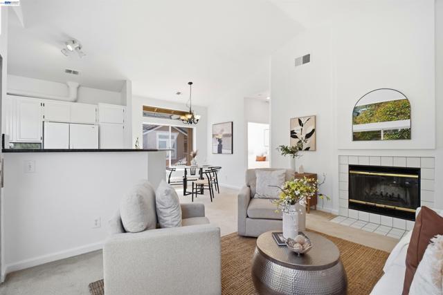 Image 3 of 28 For 5245 Tacoma Cmn