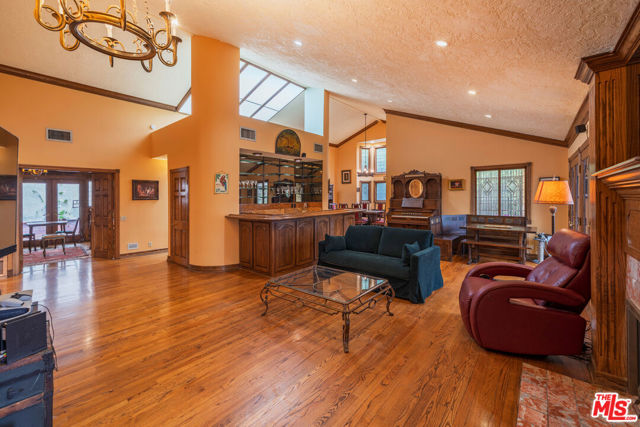 1242 Angelo Drive, Beverly Hills CA: https://media.crmls.org/mediaz/b84f6def-1e98-4262-a5fd-f848de7b92e7.jpg
