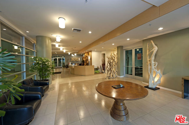 267 S San Pedro Street, Los Angeles CA: https://media.crmls.org/mediaz/b84f8edf-9e37-4cc2-824f-4bb54b0f6e43.jpg