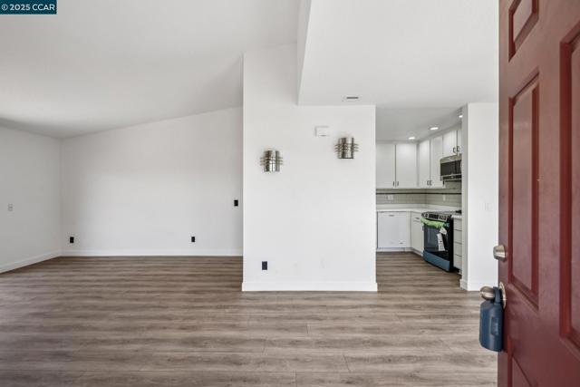 3513 Stone Pl, Antioch CA: https://media.crmls.org/mediaz/b84f8ee1-4813-4782-901e-75f006c50f31.jpg