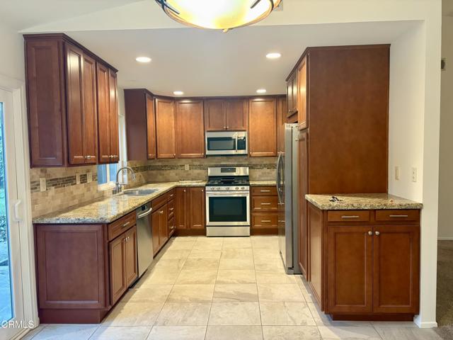 Detail Gallery Image 8 of 22 For 2741 Oarfish Ln, Oxnard,  CA 93035 - 3 Beds | 2 Baths