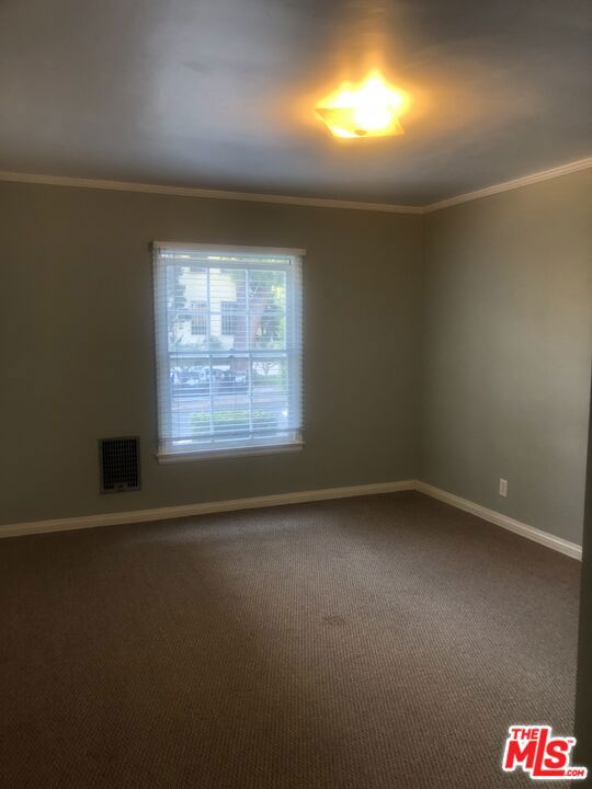 460 460 1/4 Kelton Avenue, Los Angeles CA: https://media.crmls.org/mediaz/b85034ce-a1ef-4dae-aeb1-0b09110ec47b.jpg