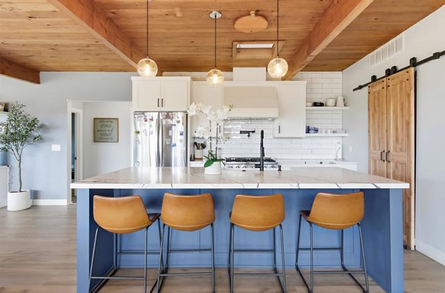 3558 Siembre St, Bonita CA: https://media.crmls.org/mediaz/b8508e9b-0d39-4bc3-8c93-ed64e80a50d9.jpg