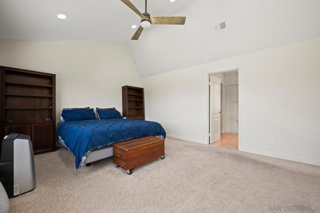 4048 Raffee Dr, San Diego CA: https://media.crmls.org/mediaz/b850da17-280c-41de-945b-50e18f477871.jpg