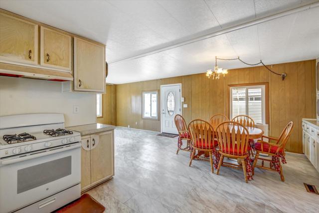 Detail Gallery Image 10 of 25 For 326 Killdeer Ln, Oceanside,  CA 92057 - 2 Beds | 2 Baths