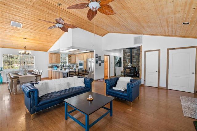 2737 Cedar Lane, Big Bear CA: https://media.crmls.org/mediaz/b852cc84-535f-4e0d-b35c-23e93a7aacef.jpg