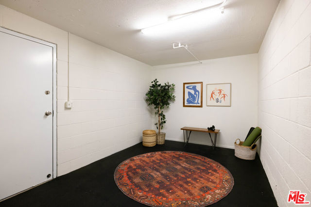 2408 34th Street, Santa Monica CA: https://media.crmls.org/mediaz/b8531a01-be0e-43f2-a694-074c3cba27fd.jpg