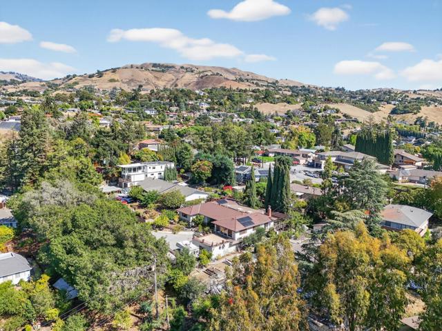 3992 Altadena Lane, San Jose CA: https://media.crmls.org/mediaz/b853e405-588f-449b-b59f-8fe5b2749092.jpg