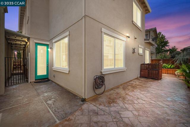 240 Alta St, Brentwood CA: https://media.crmls.org/mediaz/b855cdca-9edf-4922-8ca5-d768a8e8efd0.jpg