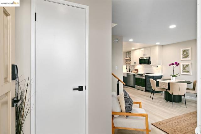 1130 Richmond ST, El Cerrito CA: https://media.crmls.org/mediaz/b855e81e-1948-4765-97c0-3e743bc257cd.jpg