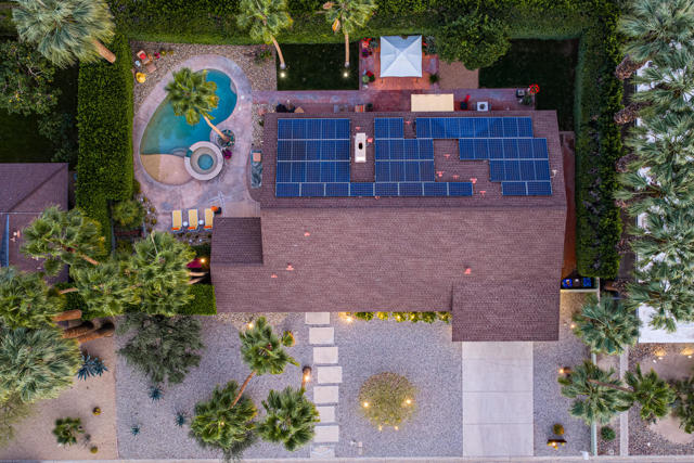 444 N Burton Way, Palm Springs CA: https://media.crmls.org/mediaz/b856347d-49f6-4469-a161-51091cf8b28f.jpg