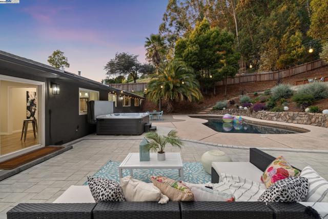 441 FOX HILLS COURT, Oakland CA: https://media.crmls.org/mediaz/b8563968-d155-4eeb-97d8-79758e221a20.jpg