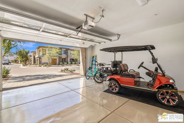 504 Retreat Circle, Palm Desert CA: https://media.crmls.org/mediaz/b85693e3-7d5a-4678-843e-4f5bf30f3188.jpg