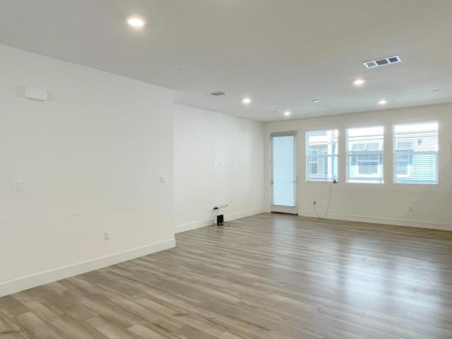 9600 Seawind Way, Newark CA: https://media.crmls.org/mediaz/b856d994-d0b5-478e-a161-01faebf2e799.jpg