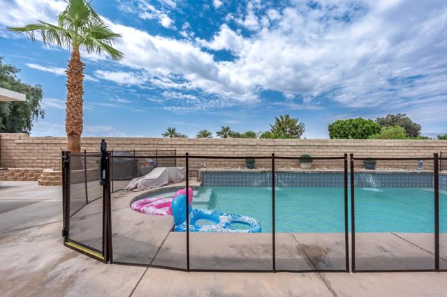 78860 Zenith Way, La Quinta CA: https://media.crmls.org/mediaz/b856e490-73d3-4ac4-8a49-c8bfefa1d4f7.jpg