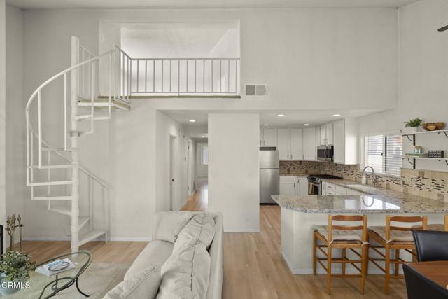 Detail Gallery Image 4 of 44 For 5125 Wooley Rd #5,  Oxnard,  CA 93035 - 2 Beds | 2 Baths