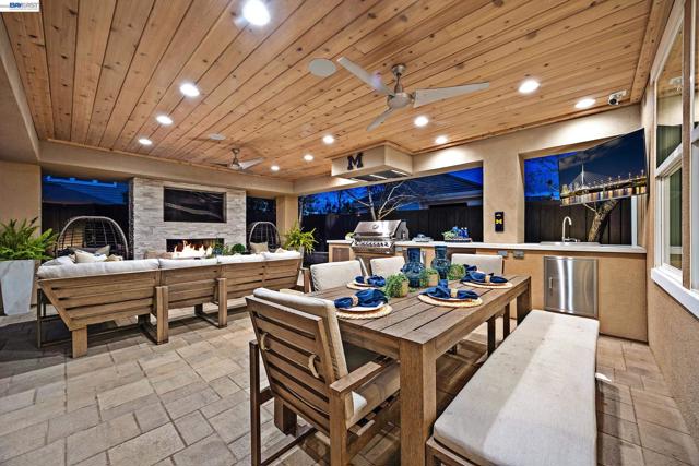 2170 Santa Croce Dr, Livermore CA: https://media.crmls.org/mediaz/b856fd7b-24c2-442e-8a1d-1cb0fc0a128d.jpg