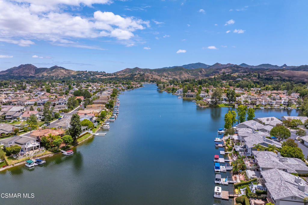 https://media.crmls.org/mediaz/b85717bc-d086-44d4-a174-d93fff1e3119.jpg?preset=X-Large