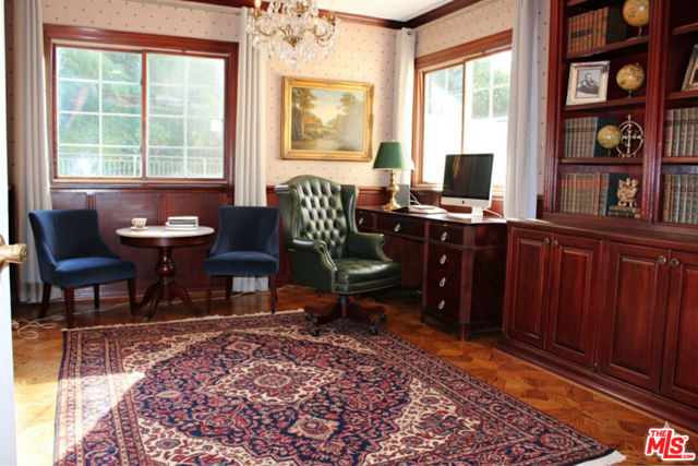 11502 Dona Teresa Drive, Studio City CA: https://media.crmls.org/mediaz/b857183a-8f0c-400b-826d-d2e26bb9da3a.jpg