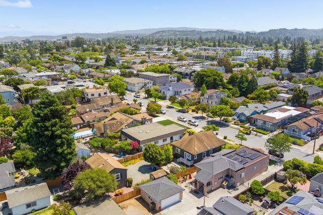 28 Clarendon Road, Burlingame CA: https://media.crmls.org/mediaz/b85774fe-39f6-4236-aa83-748a2c1696d1.jpg
