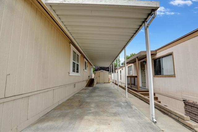 1550 Rimpau Avenue, Corona CA: https://media.crmls.org/mediaz/b857b4d1-d44a-4ea6-bfbc-d734f02aded8.jpg
