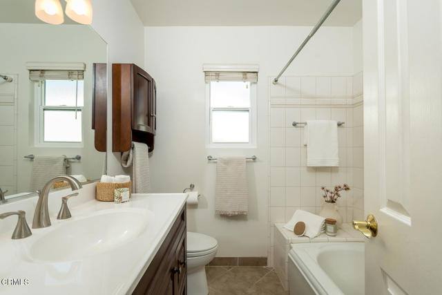 Detail Gallery Image 43 of 74 For 3550 Santa Carlotta St, Glendale,  CA 91214 - 5 Beds | 4 Baths